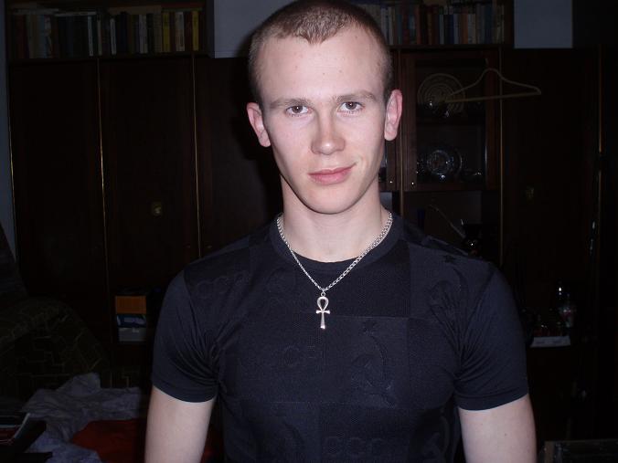 :  me22.JPG
: 1258

:  40.9 